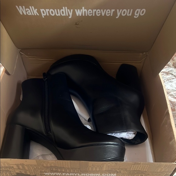 Faryl boots - Picture 1 of 5